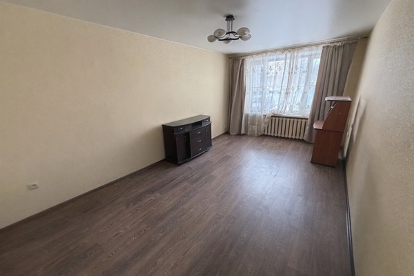 Продам двухкомнатную (2-комн.) квартиру, 8, Зелёный Городок п