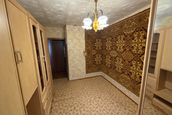 Продам двухкомнатную (2-комн.) квартиру, 8, Зелёный Городок п