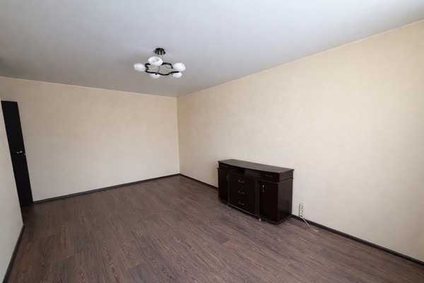 Продам двухкомнатную (2-комн.) квартиру, 8, Зелёный Городок п