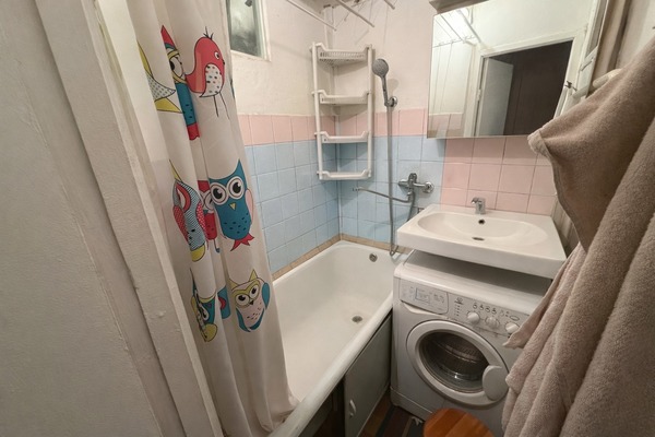 Продам двухкомнатную (2-комн.) квартиру, 8, Зелёный Городок п