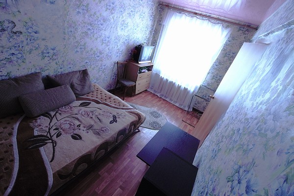 Продам двухкомнатную (2-комн.) квартиру, Кунарская ул, 6, Екатеринбург г