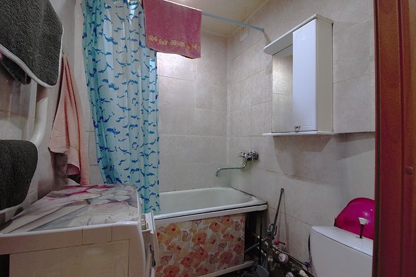 Продам двухкомнатную (2-комн.) квартиру, Кунарская ул, 6, Екатеринбург г