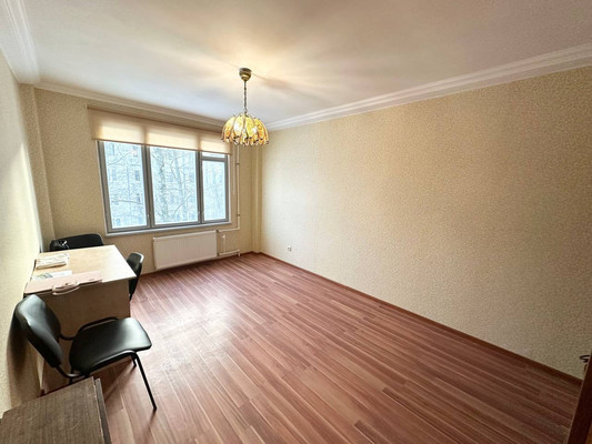 Продам комнату в 3-комн. квартире, Октябрьская наб, 84к3, Санкт-Петербург г