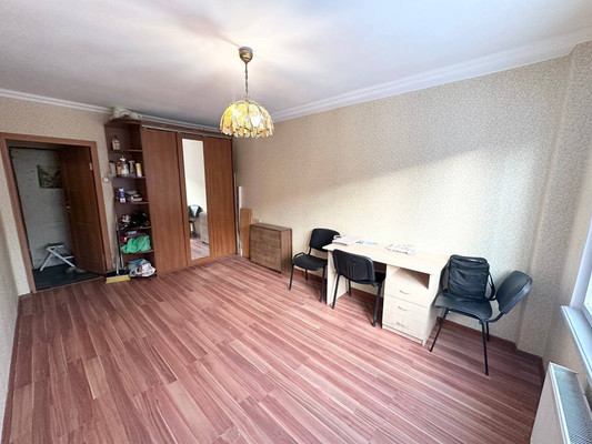 Продам комнату в 3-комн. квартире, Октябрьская наб, 84к3, Санкт-Петербург г