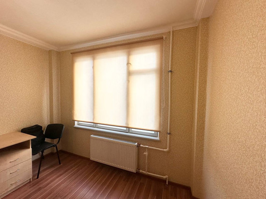 Продам комнату в 3-комн. квартире, Октябрьская наб, 84к3, Санкт-Петербург г