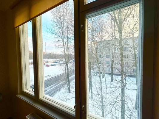 Продам комнату в 3-комн. квартире, Октябрьская наб, 84к3, Санкт-Петербург г