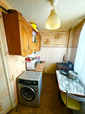 Продам комнату в 3-комн. квартире, Октябрьская наб, 84к3, Санкт-Петербург г