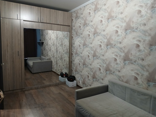 Продам однокомнатную (1-комн.) квартиру, Оборонная ул, 37к1, Мурино п