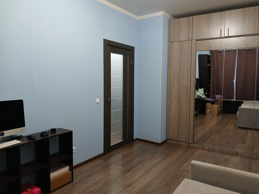 Продам однокомнатную (1-комн.) квартиру, Оборонная ул, 37к1, Мурино п