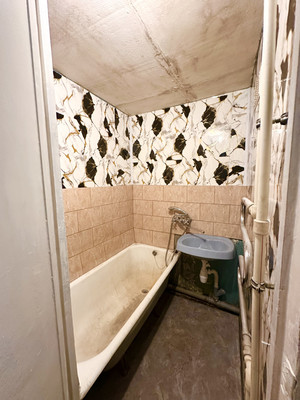 Продам комнату в 3-комн. квартире, Октябрьская наб, 84к3, Санкт-Петербург г