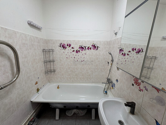 Продам двухкомнатную (2-комн.) квартиру, Михневская ул, 8, Москва г