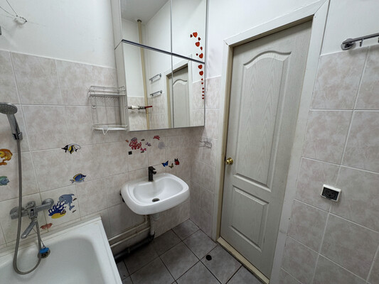 Продам двухкомнатную (2-комн.) квартиру, Михневская ул, 8, Москва г