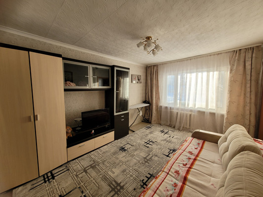 Продам трехкомнатную (3-комн.) квартиру, Гагарина ул, 165, Ханты-Мансийск г