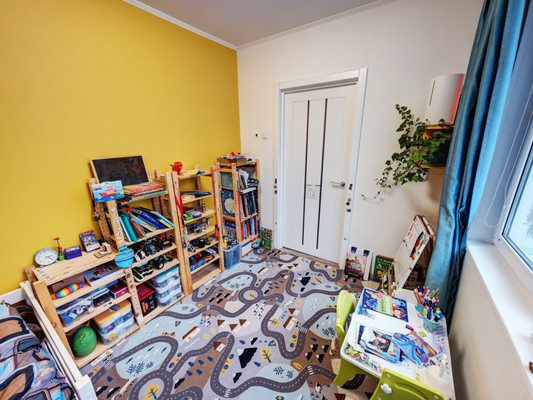 Продам трехкомнатную (3-комн.) квартиру, Альпийский пер, 20А, Санкт-Петербург г