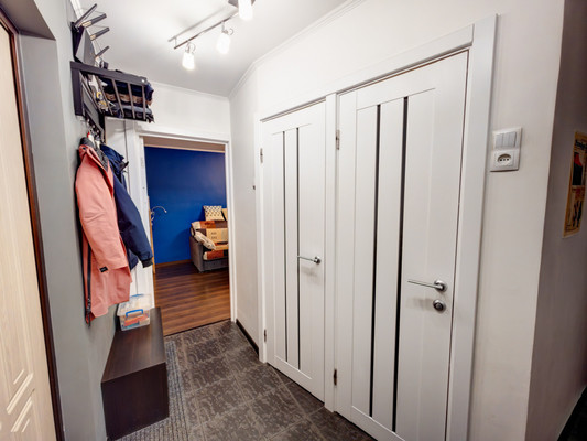 Продам трехкомнатную (3-комн.) квартиру, Альпийский пер, 20А, Санкт-Петербург г