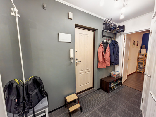 Продам трехкомнатную (3-комн.) квартиру, Альпийский пер, 20А, Санкт-Петербург г