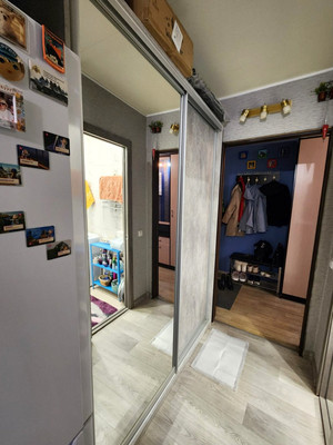 Продам двухкомнатную (2-комн.) квартиру, Молодежный проезд, 4, Мурманск г