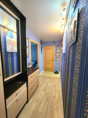 Продам двухкомнатную (2-комн.) квартиру, Молодежный проезд, 4, Мурманск г