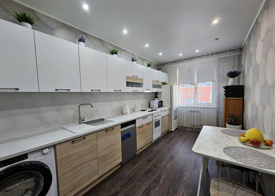 Продам двухкомнатную (2-комн.) квартиру, Строителей ул, 100, Ханты-Мансийск г