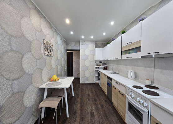 Продам двухкомнатную (2-комн.) квартиру, Строителей ул, 100, Ханты-Мансийск г