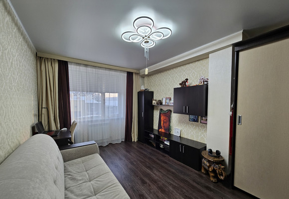 Продам двухкомнатную (2-комн.) квартиру, Строителей ул, 100, Ханты-Мансийск г