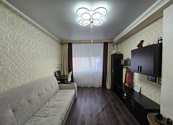 Продам двухкомнатную (2-комн.) квартиру, Строителей ул, 100, Ханты-Мансийск г