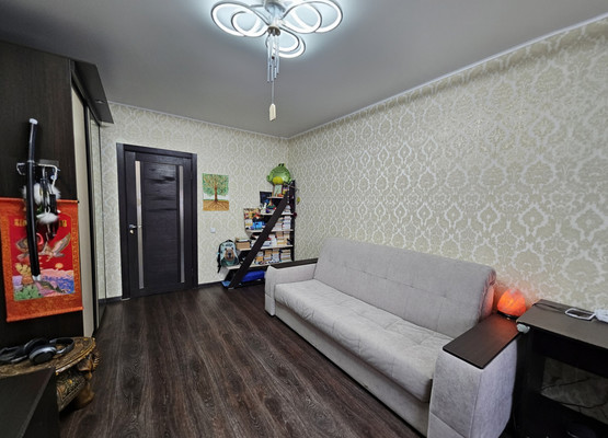 Продам двухкомнатную (2-комн.) квартиру, Строителей ул, 100, Ханты-Мансийск г