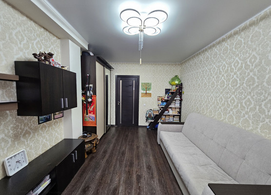 Продам двухкомнатную (2-комн.) квартиру, Строителей ул, 100, Ханты-Мансийск г