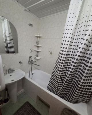 Продам трехкомнатную (3-комн.) квартиру, Поповкина ул, 55, Симферополь г