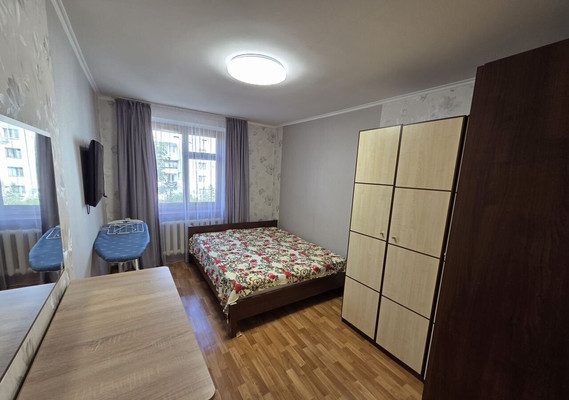 Продам трехкомнатную (3-комн.) квартиру, Поповкина ул, 55, Симферополь г