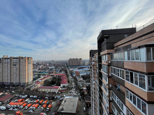 Продам однокомнатную (1-комн.) квартиру, Гаражная ул, 107, Краснодар г