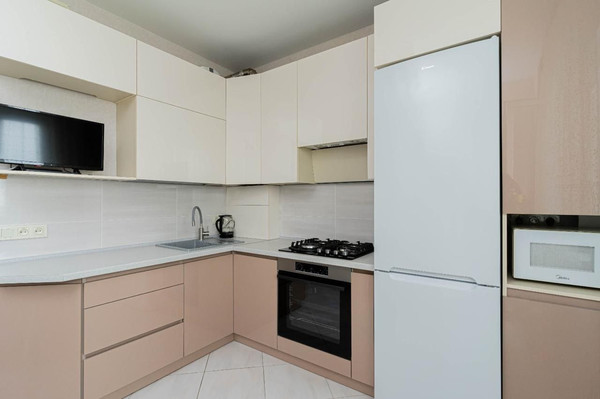 Продам двухкомнатную (2-комн.) квартиру, Балаклавская ул, 73, Симферополь г