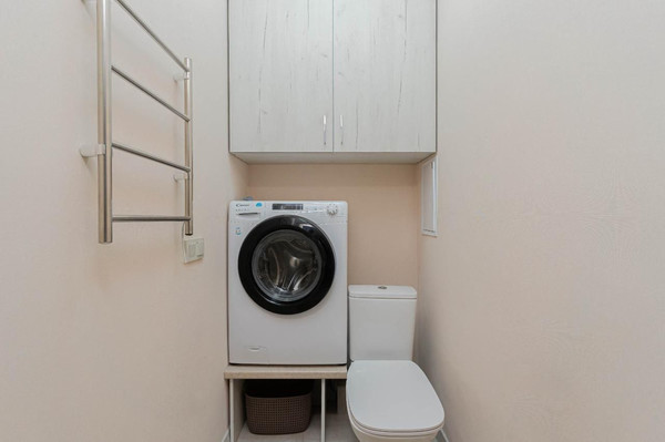 Продам двухкомнатную (2-комн.) квартиру, Балаклавская ул, 73, Симферополь г