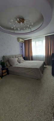 Продам трехкомнатную (3-комн.) квартиру, Коммунистический пр-кт, 42к2, Ростов-на-Дону г