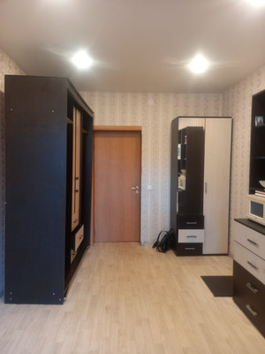 Продам 2-комн. в 5-комн. квартире, Урицкого ул, 30, Гатчина г