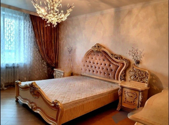 Продам трехкомнатную (3-комн.) квартиру, Калинина ул, 5, Химки г