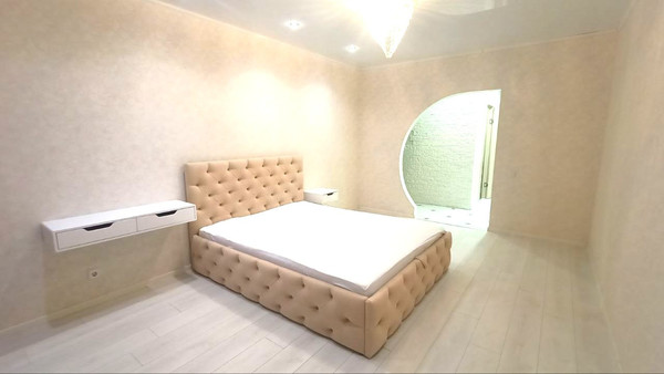 Продам однокомнатную (1-комн.) квартиру, Строителей ул, 104, Ханты-Мансийск г