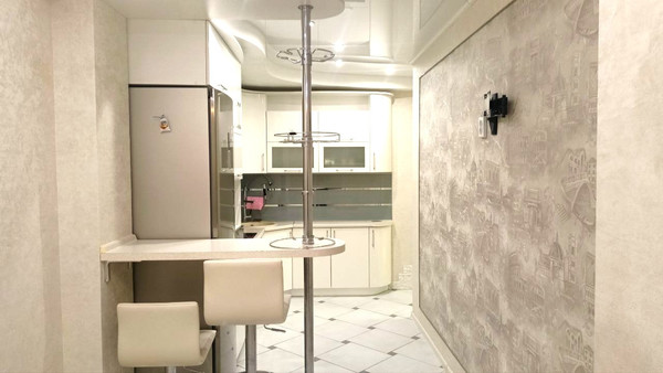 Продам однокомнатную (1-комн.) квартиру, Строителей ул, 104, Ханты-Мансийск г