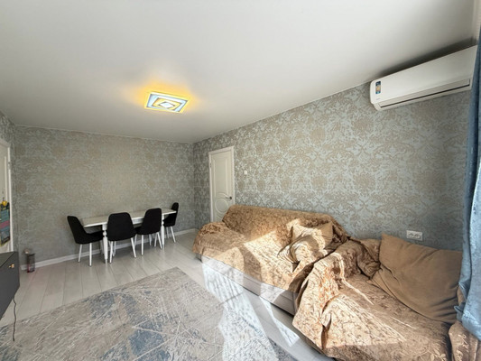 Продам двухкомнатную (2-комн.) квартиру, Ватутина ул, 8, Нальчик г