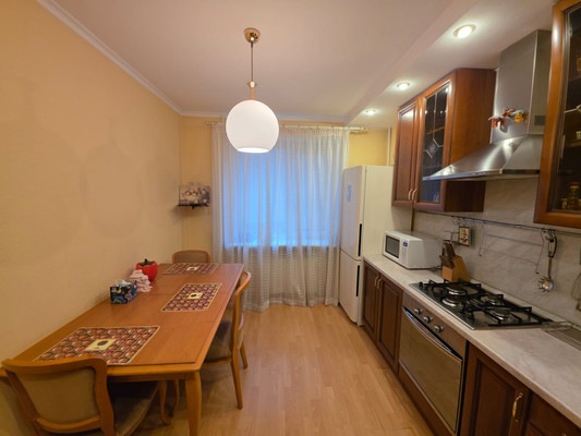 Продам трехкомнатную (3-комн.) квартиру, Еременко ул, 60, Ростов-на-Дону г