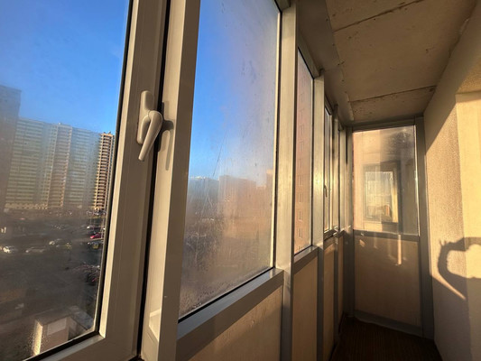 Продам трехкомнатную (3-комн.) квартиру, Охтинская аллея, 8, Мурино п