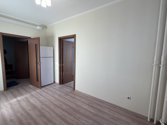 Продам трехкомнатную (3-комн.) квартиру, Охтинская аллея, 8, Мурино п