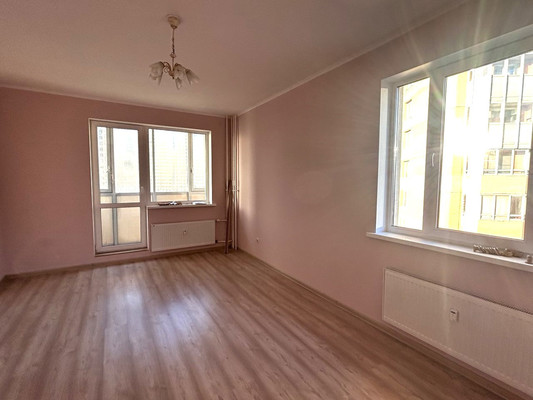 Продам трехкомнатную (3-комн.) квартиру, Охтинская аллея, 8, Мурино п