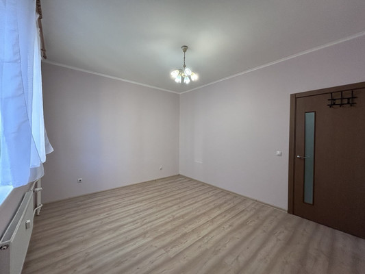 Продам трехкомнатную (3-комн.) квартиру, Охтинская аллея, 8, Мурино п