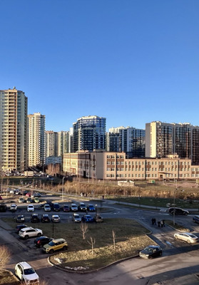 Продам трехкомнатную (3-комн.) квартиру, Охтинская аллея, 8, Мурино п