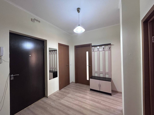 Продам трехкомнатную (3-комн.) квартиру, Охтинская аллея, 8, Мурино п