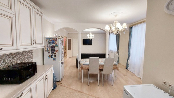 Продам трехкомнатную (3-комн.) квартиру, Салиха Батыева ул, 5, Казань г