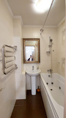 Продам трехкомнатную (3-комн.) квартиру, Салиха Батыева ул, 5, Казань г