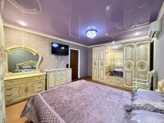 Продам трехкомнатную (3-комн.) квартиру, Героя России Кярова А.С. ул, 4ка, Чегем г