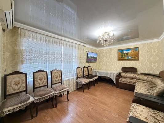 Продам трехкомнатную (3-комн.) квартиру, Героя России Кярова А.С. ул, 4ка, Чегем г